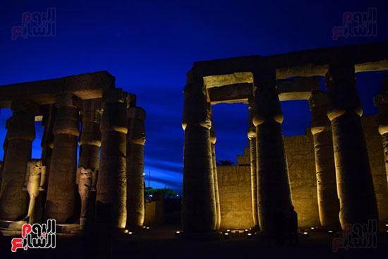  جانب من الإضاءة المميزة للمعبد من الداخل