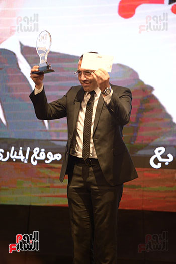 صور تكريم اليوم السابع ونجوم الفن والإعلام فى حفل توزيع جوائز دير جيست  (3)