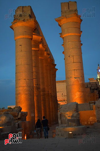 المعابد تضىء ليلاً بالأقصر