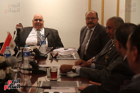 صور  اجتماع للجنة تنمية سيناء باتحاد المستثمرين (2)