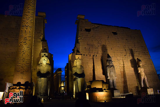 تماثيل رمسيس الثانى تستقبل السياح بالمعبد