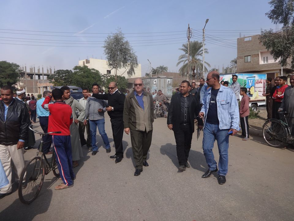 سكرتير مساعد الأقصر يقود حملة لإزالة الإشغالات بمنطقة نجع الطويل بالكرنك