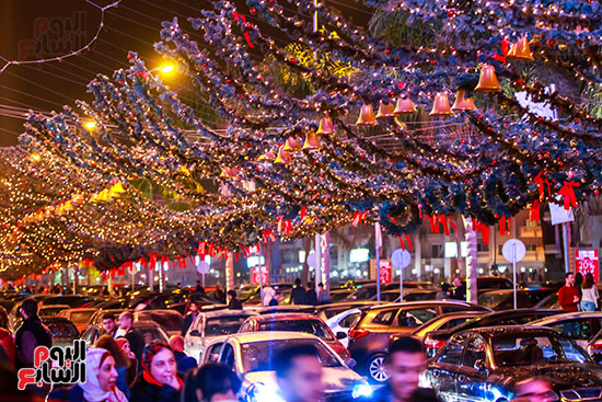 شارع محمد نجيب يتزين للكريسماس