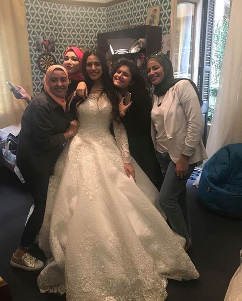 ولاء الشريف بفستان الزفاف فى كواليس أبو العروسة
