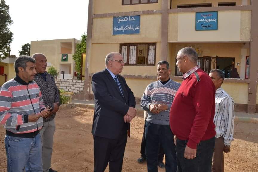 وكيل تعليم الوادى الجديد يتفقد اعمال كنترول  مدرسة السلام الابتدائية (2)