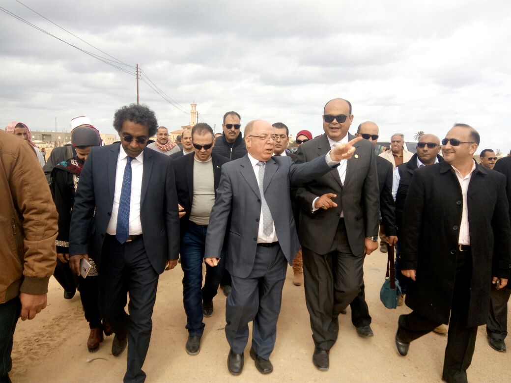 وزير الثقافة ومحافظ مطروح خلال التجول في المهرجان البدوي