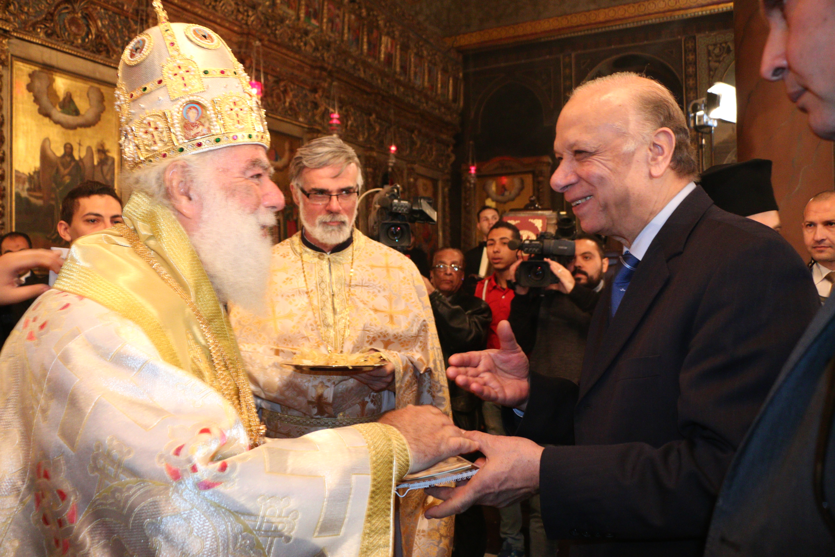 محافظ القاهرة يشارك الروم الأرثوذكس احتفالات وقداس عيد الميلاد المجيد (5)