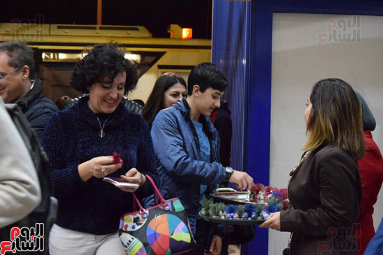 إدارة المطار ترحب بالسياح