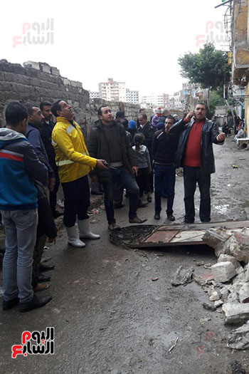 انهيار جزئى 3 عقارات بكرموزة