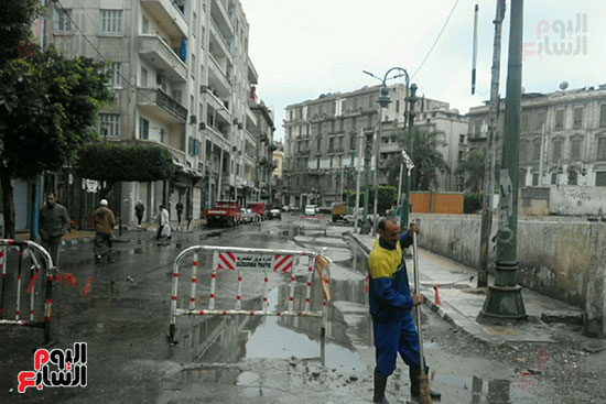 أعمال كسح الأمطار من الشوراع