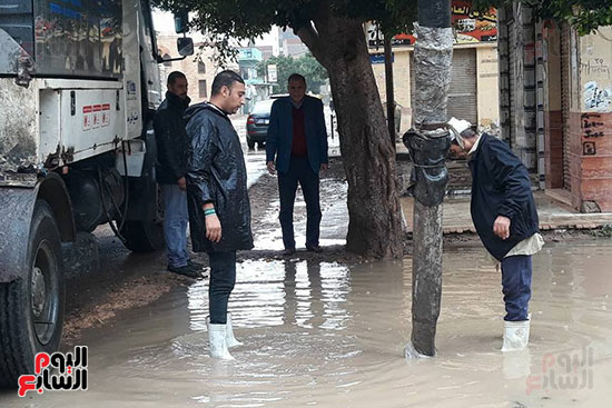ارتفاع منسوب المياه فى شوارع غرب