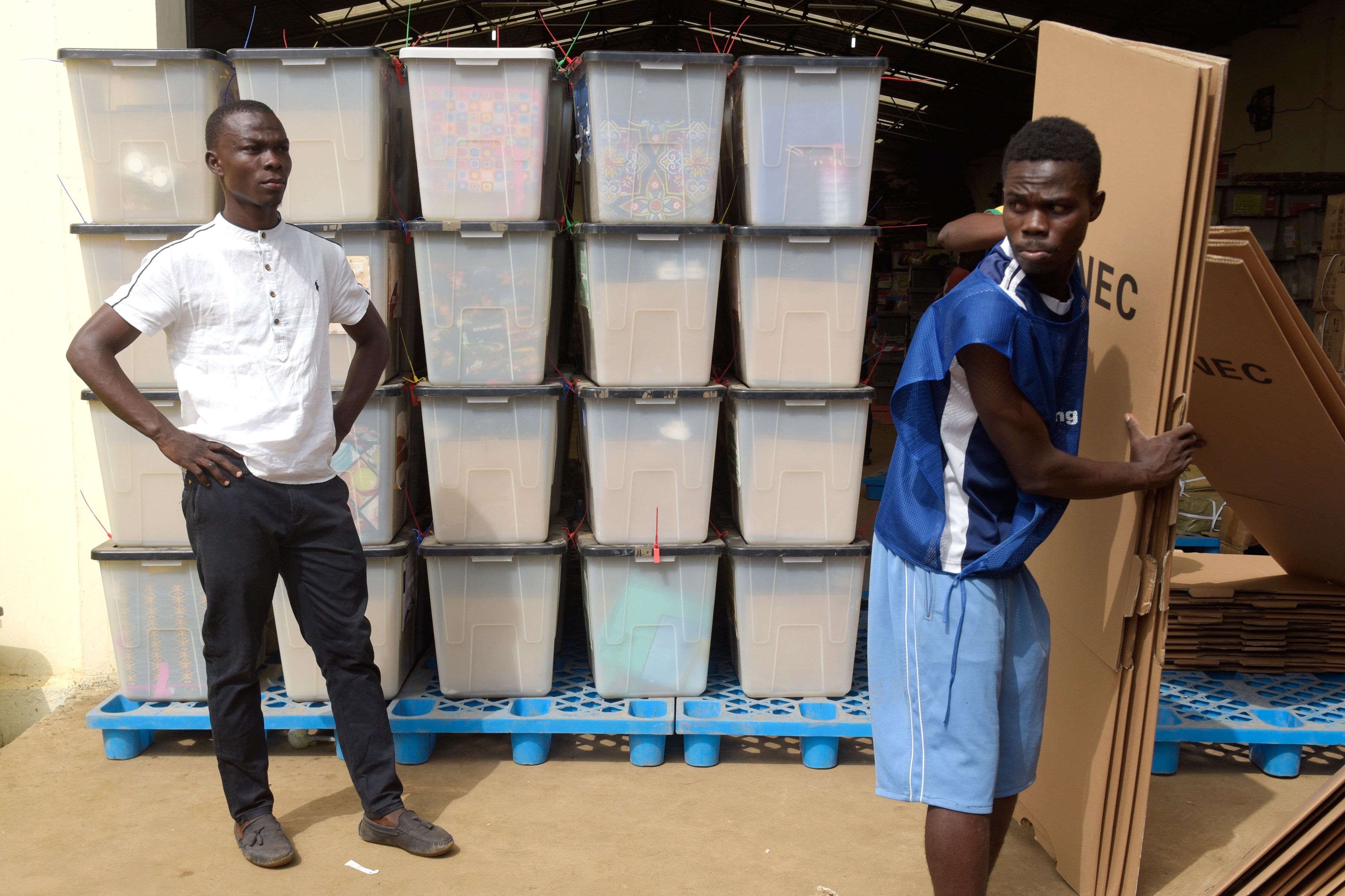 صناديق الاقتراع فى ليبيريا لانتخابات الرئاسة