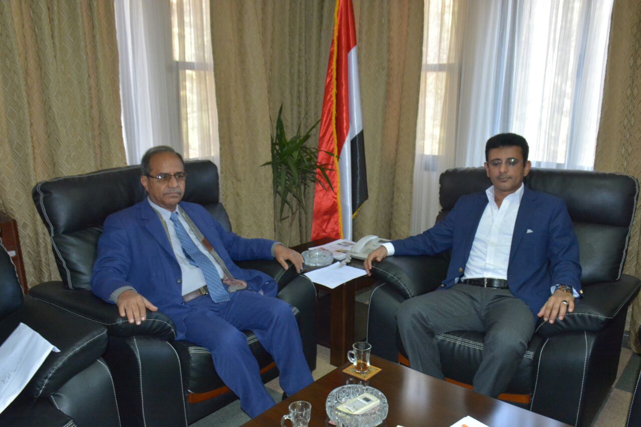 السفير اليمنى مع الدكتور عبد الرحمن بسلامة وزير التعليم العالى اليمنى