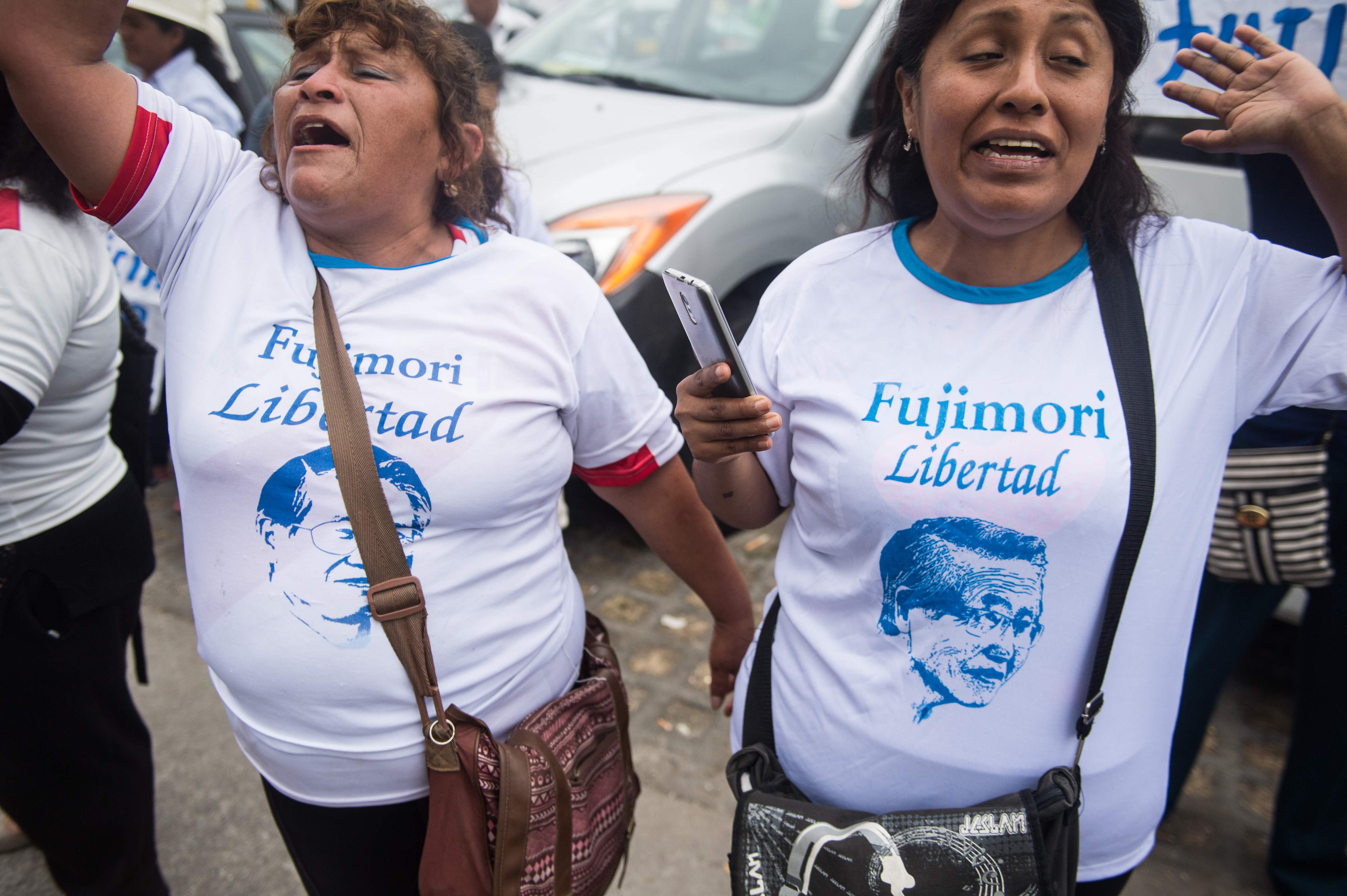مؤيدو رئيس بيرو السابق ألبرتو فوجيمورى يحتفلون بالإفراج عنه