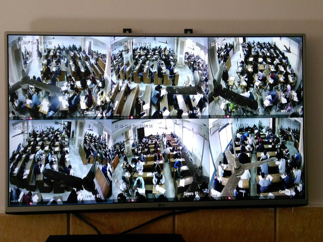 مراقبة الامتحانات بالكاميرات فى جامعة عين شمس (4)