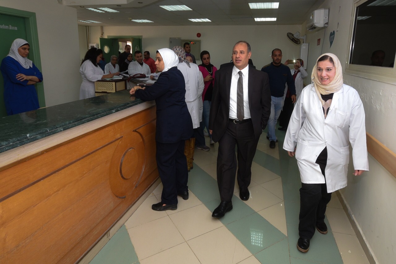 محافظ الإسكندرية يتفقد أعمال التطوير بمستشفى رأس التين  (1)