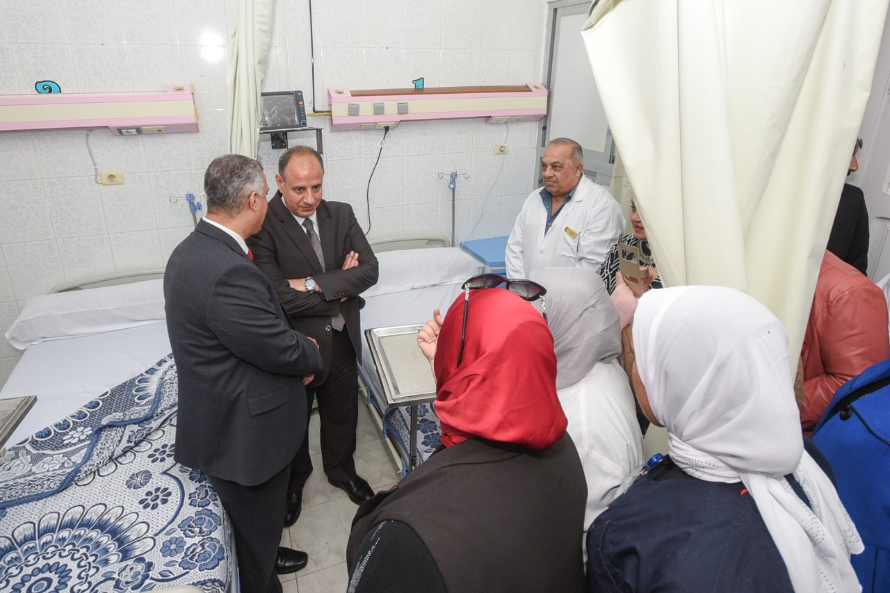 محافظ الإسكندرية يتفقد أعمال التطوير بمستشفى رأس التين  (2)