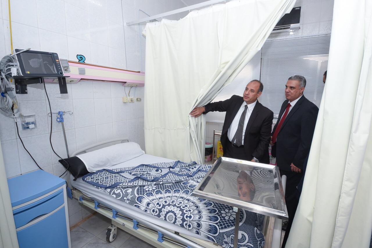 محافظ الإسكندرية يتفقد أعمال التطوير بمستشفى رأس التين  (4)
