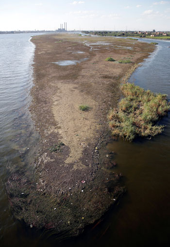 صور انخفاض منسوب مياه النيل (1)