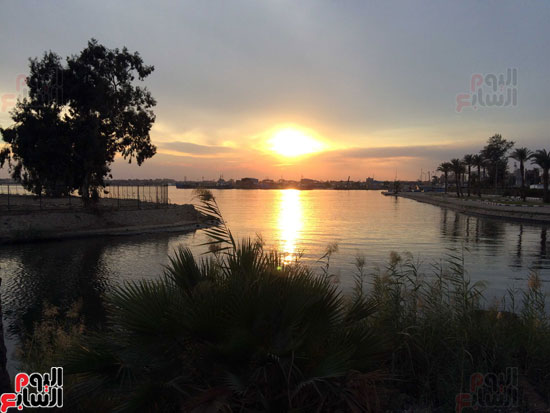 مصر-جميلة..--شاهد-لقطات-غروب-الشمس-علي-بحيرة-التمساح-بالإسماعيلية-تصوير-محمد-عوض--(9)