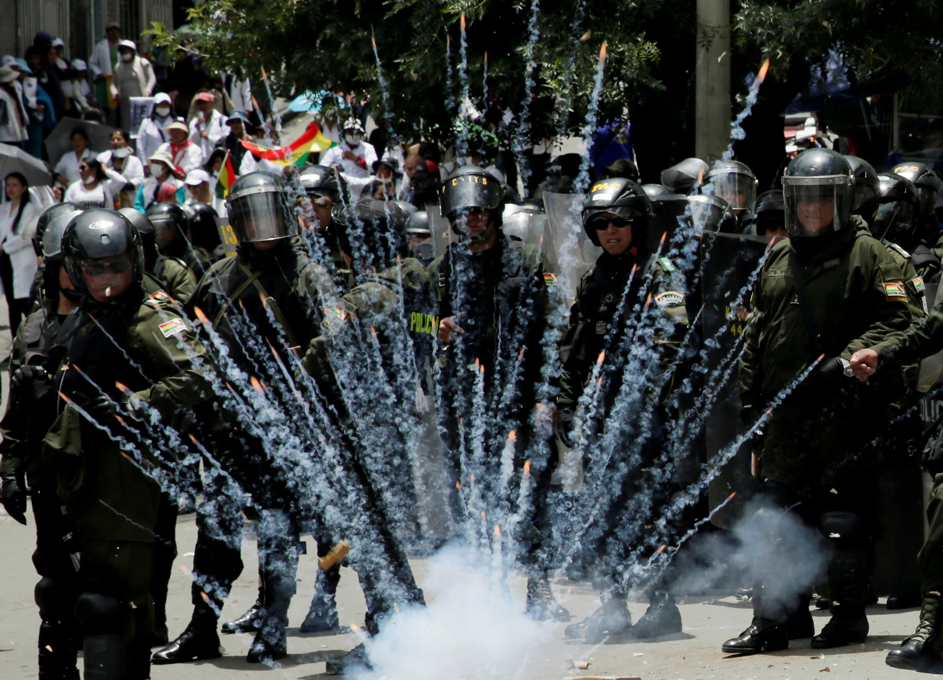 اشتباكات عنيفة بين شرطة بوليفيا ومحتجين على سياسات الرعاية الصحية