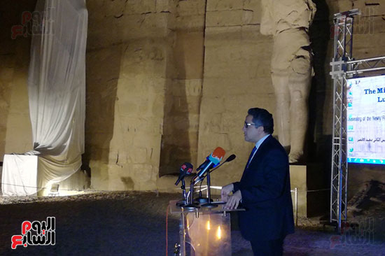 وزير الاثار خلال افتتاح ترميم تمثال رمسيس الثانى بمعبد الاقصر