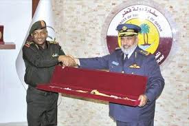 وسام النيلين لرئيس الاركان القطرى