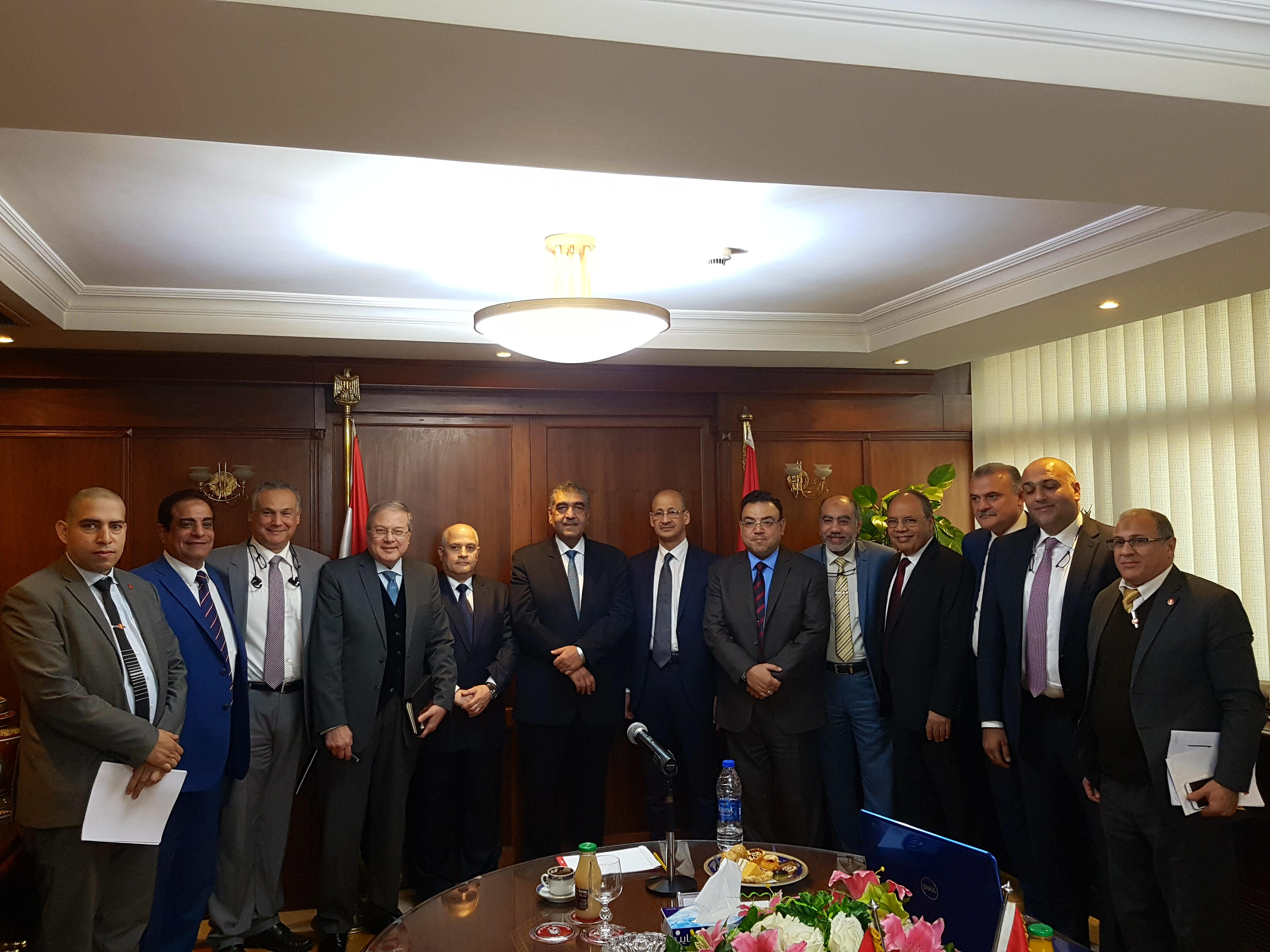 وزير قطاع الأعمال يجتمع مع شركة مصر للتأمين