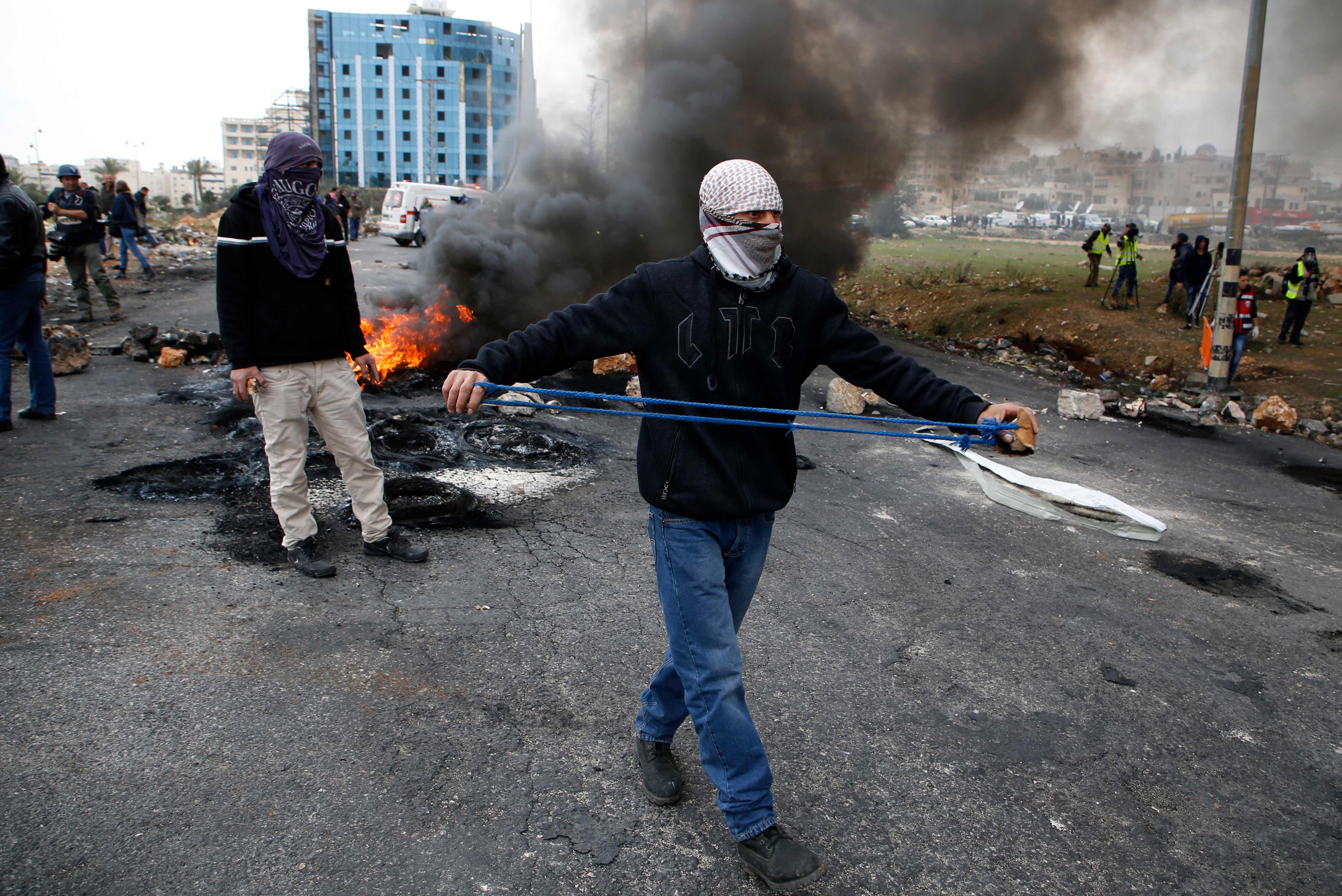 مواجهات بين قوات الاحتلال وفلسطينيين (2)