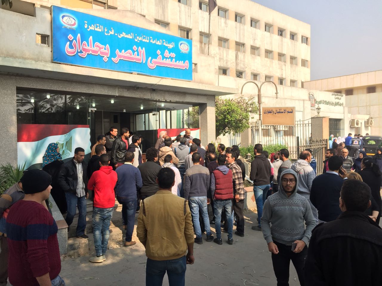 توافد المواطنين على مستشفى النصر بحلوان (5)