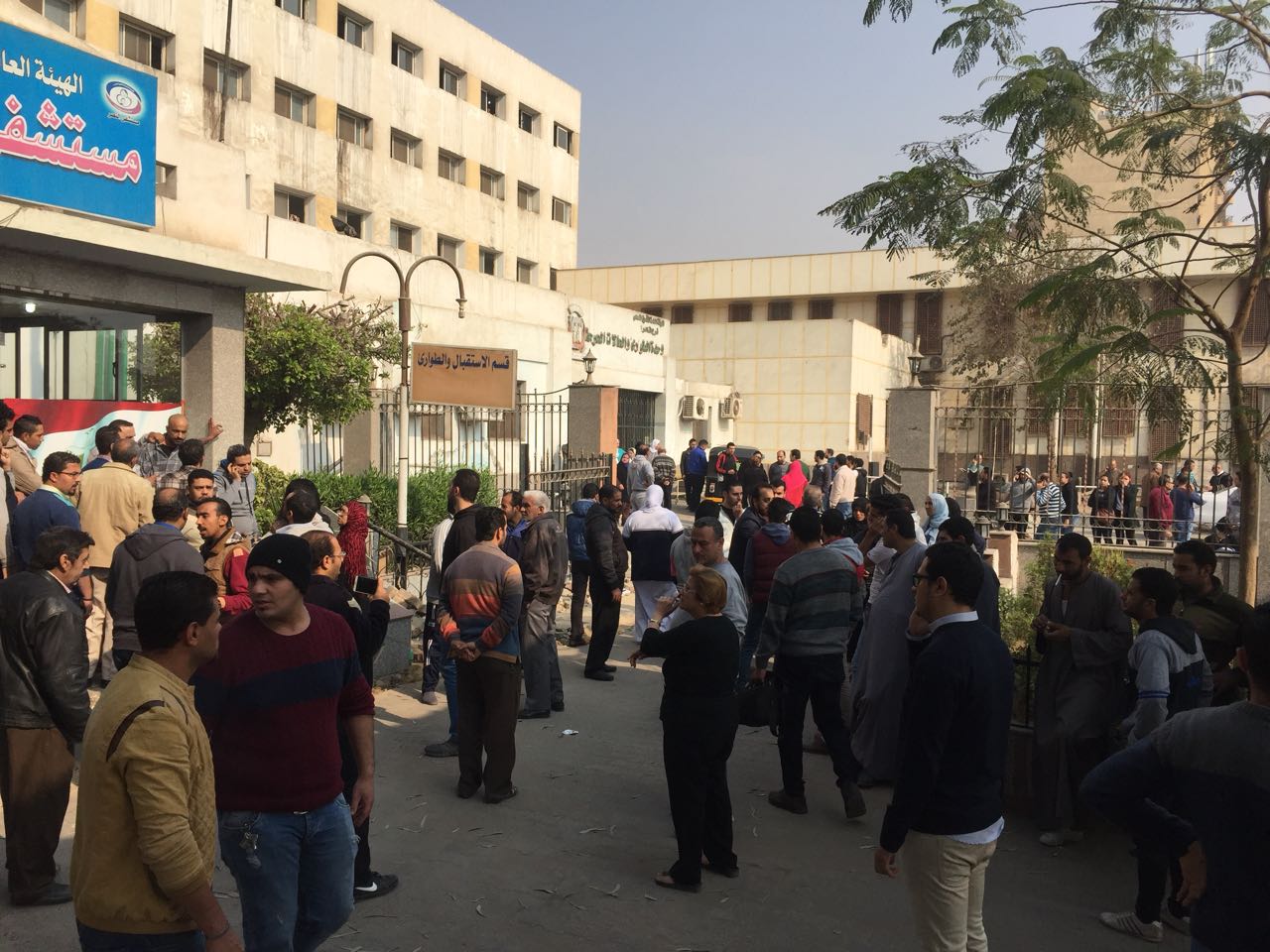 توافد المواطنين على مستشفى النصر بحلوان (6)