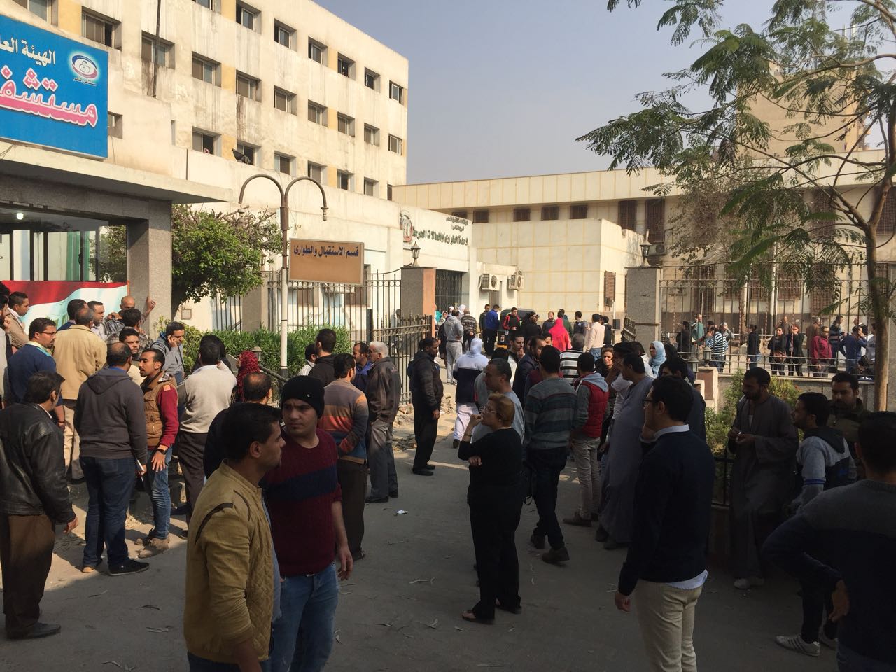 توافد المواطنين على مستشفى النصر بحلوان (7)