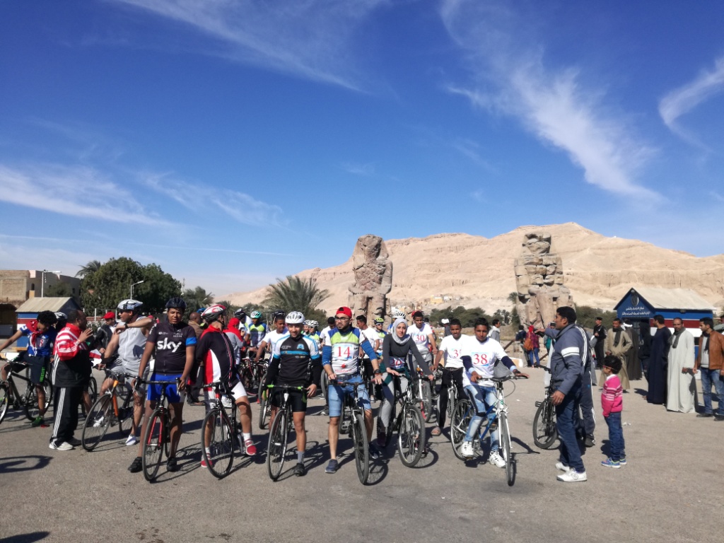          ماراثون الدراجات أمام معالم الأقصر الفرعونية