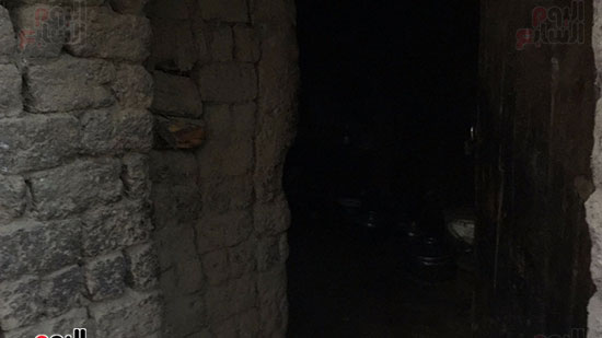 أسرة بالكامل تعيش فى حفرة وغرفة بلا كهرباء ولا ماء (14)
