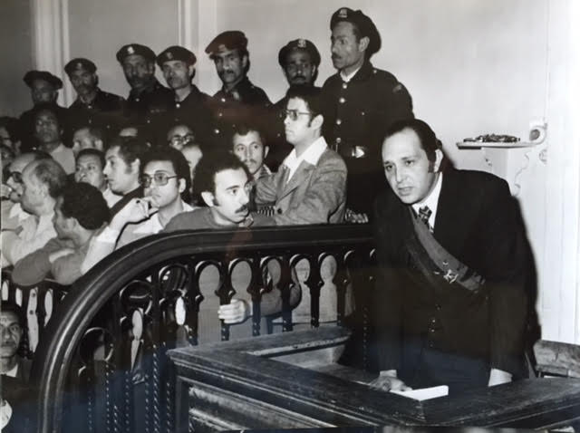 محمد سلماوى فى قفص الاتهام بالمحكمة أثناء نظر تظلم المعتقلين فى انتفاضة يناير ١٩٧٧