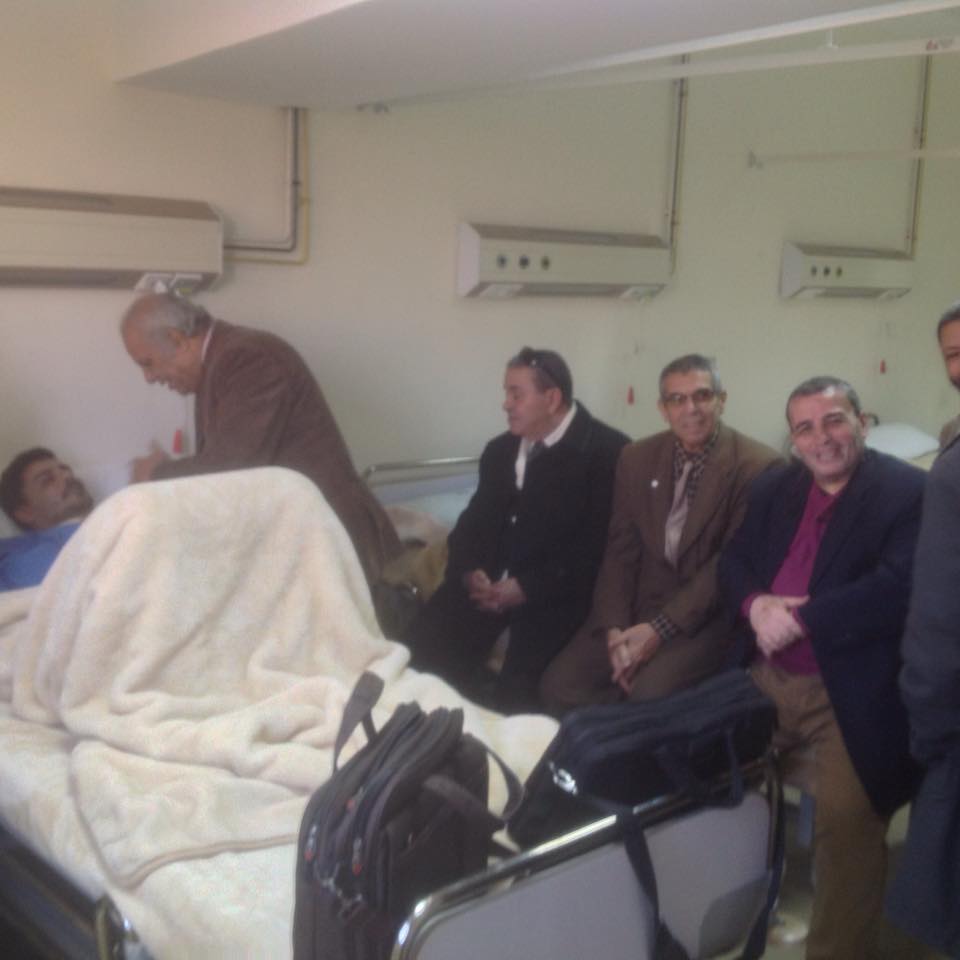 وفد اتحاد الكتاب يطمئنون على صحة الشاعر سعيد شحاته (1)
