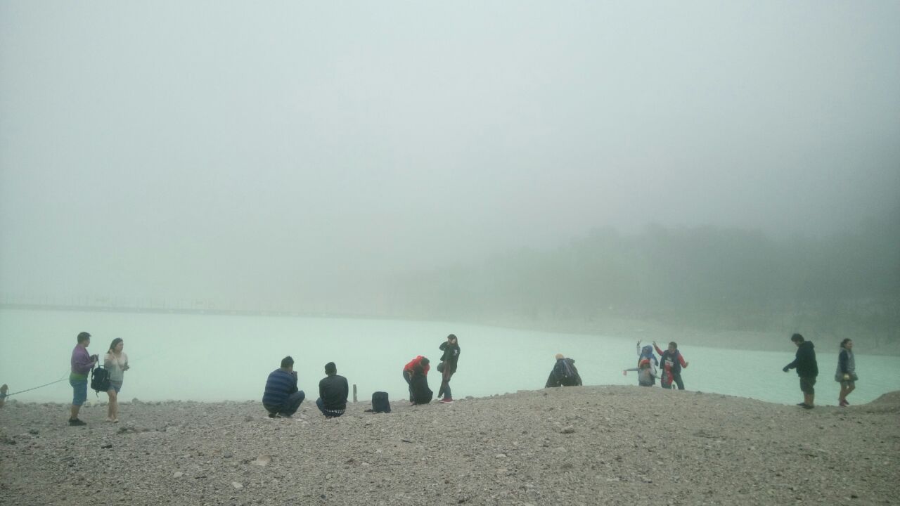 السياح فى بحيرة كاواه بوتيه