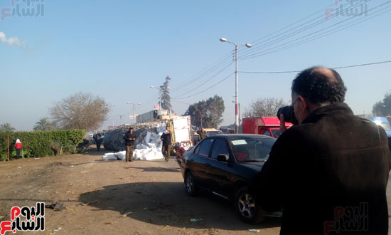 انقلاب-مقطورة-نقل-على-طريق-المنصورة-(7)