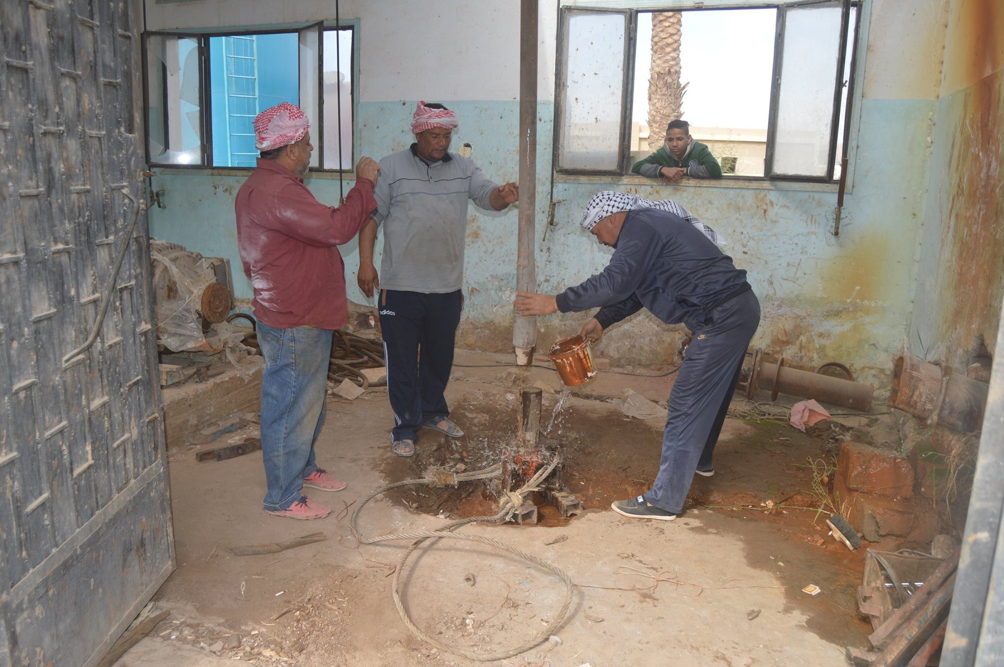 حملات نظافة وصيانة محطات مياه شرب بأحياء مركز الخارجة (7)