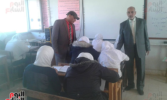 داخل احدى اللجان 