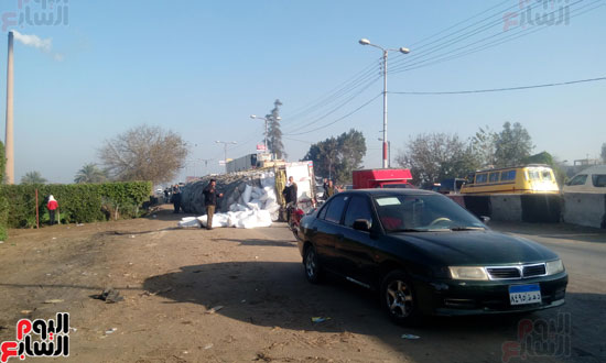 انقلاب-مقطورة-نقل-على-طريق-المنصورة-(6)