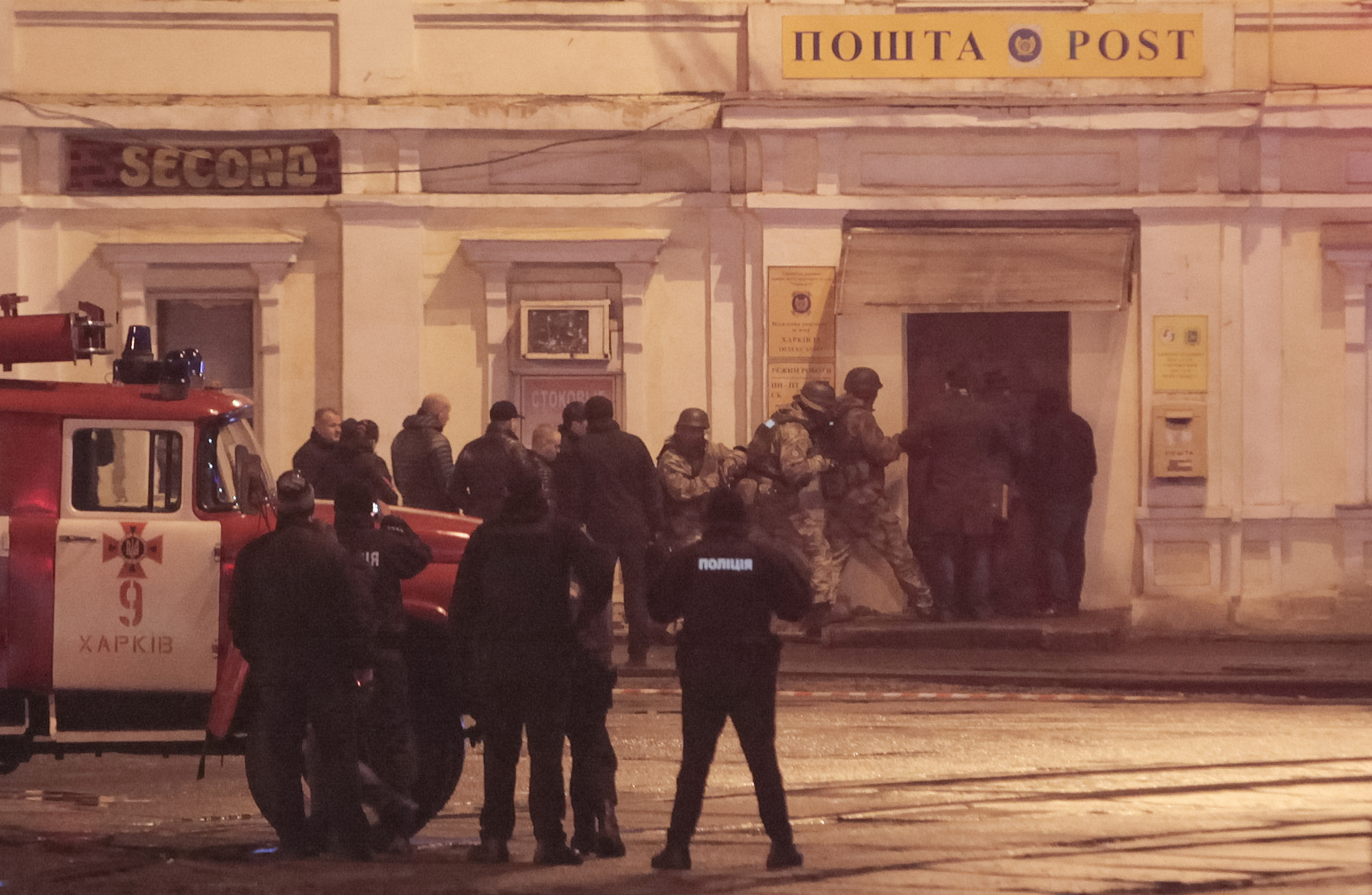 لحظة اقتحام الشرطة الأوكرانية لموقع احتجاز الرهائن