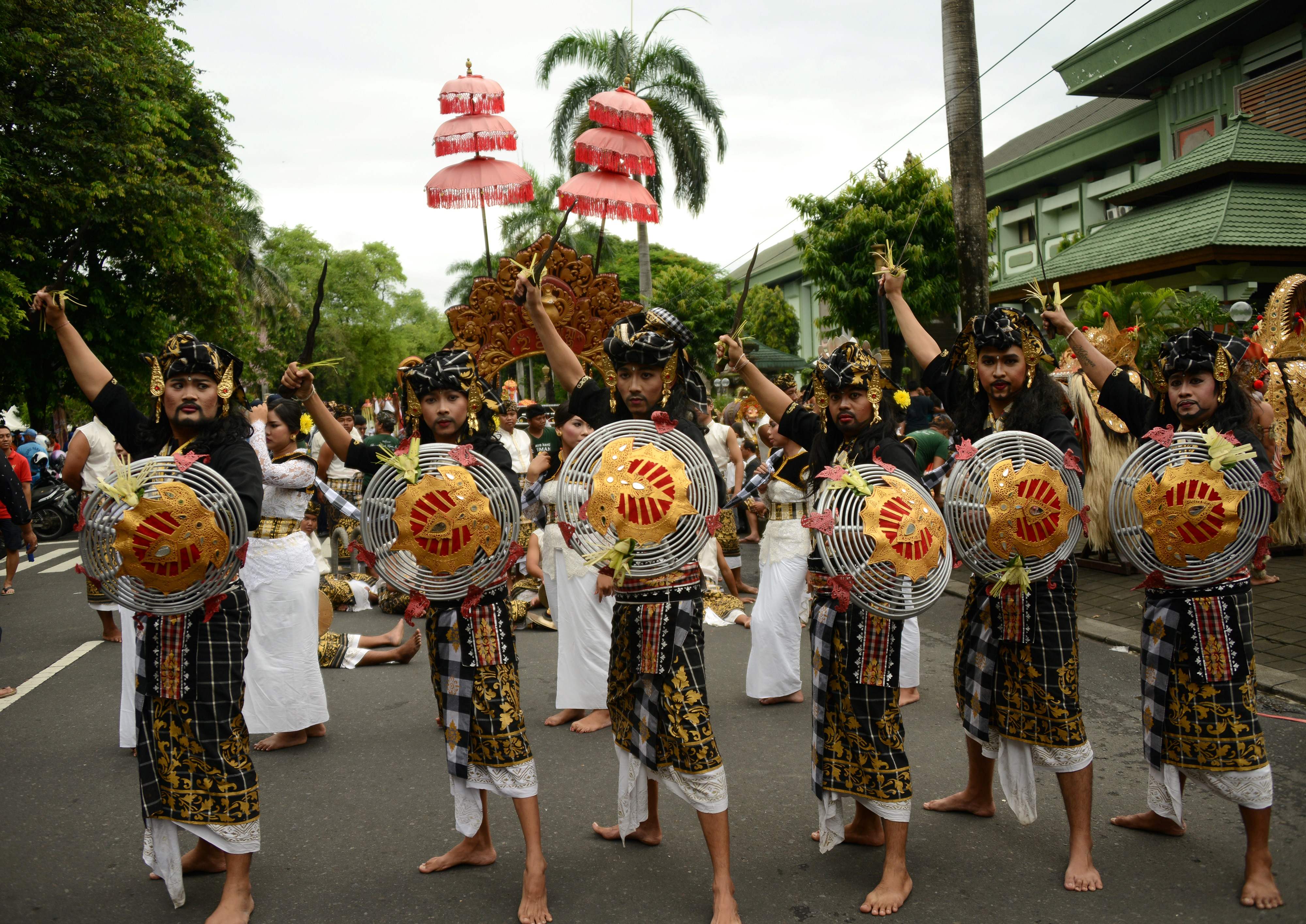 موكب ثقافى فى إندونيسيا للاحتفال بالعام الجديد