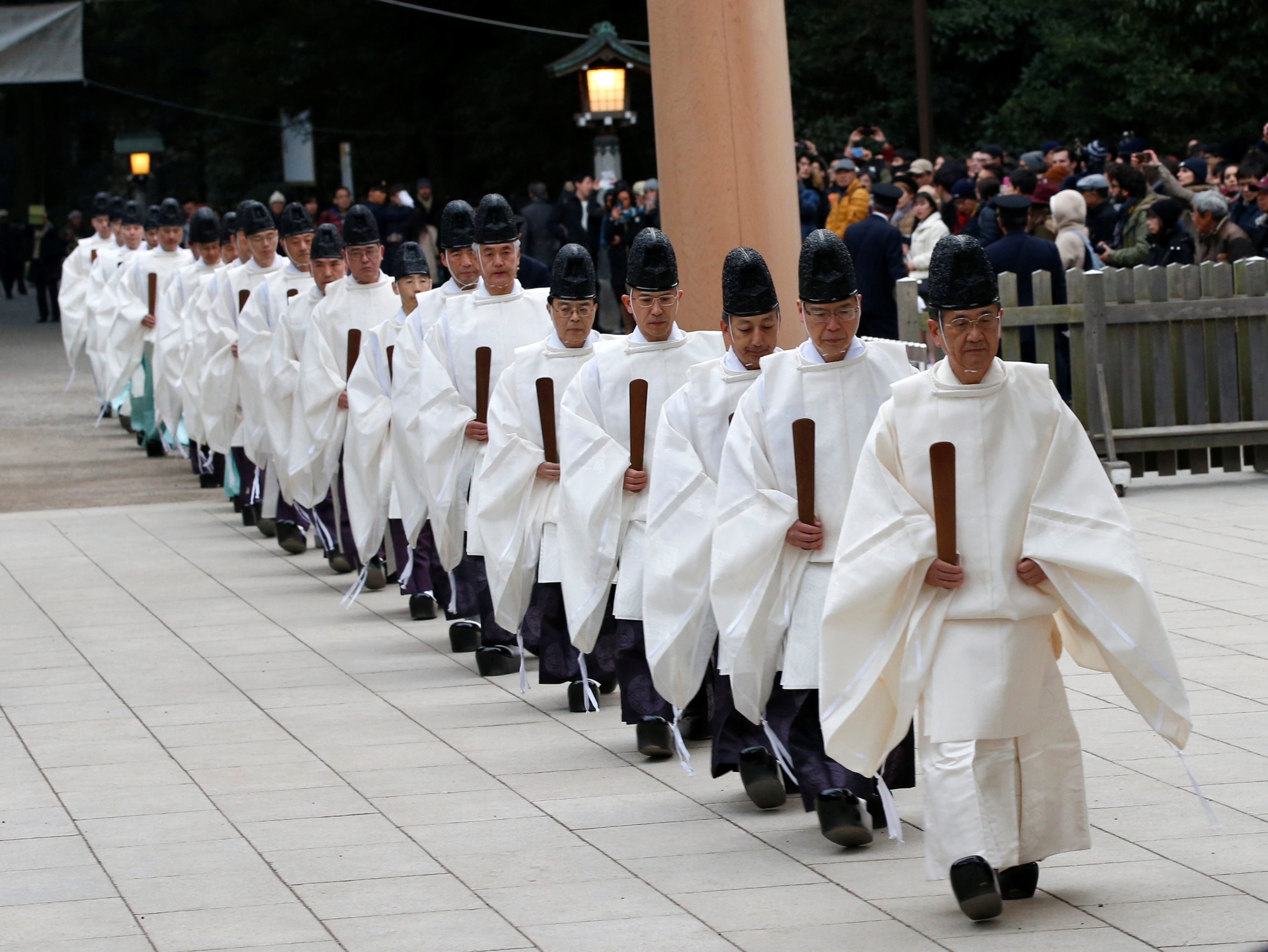 كهنة الشنتو يحتفلون بالعام الجديد فى اليابان