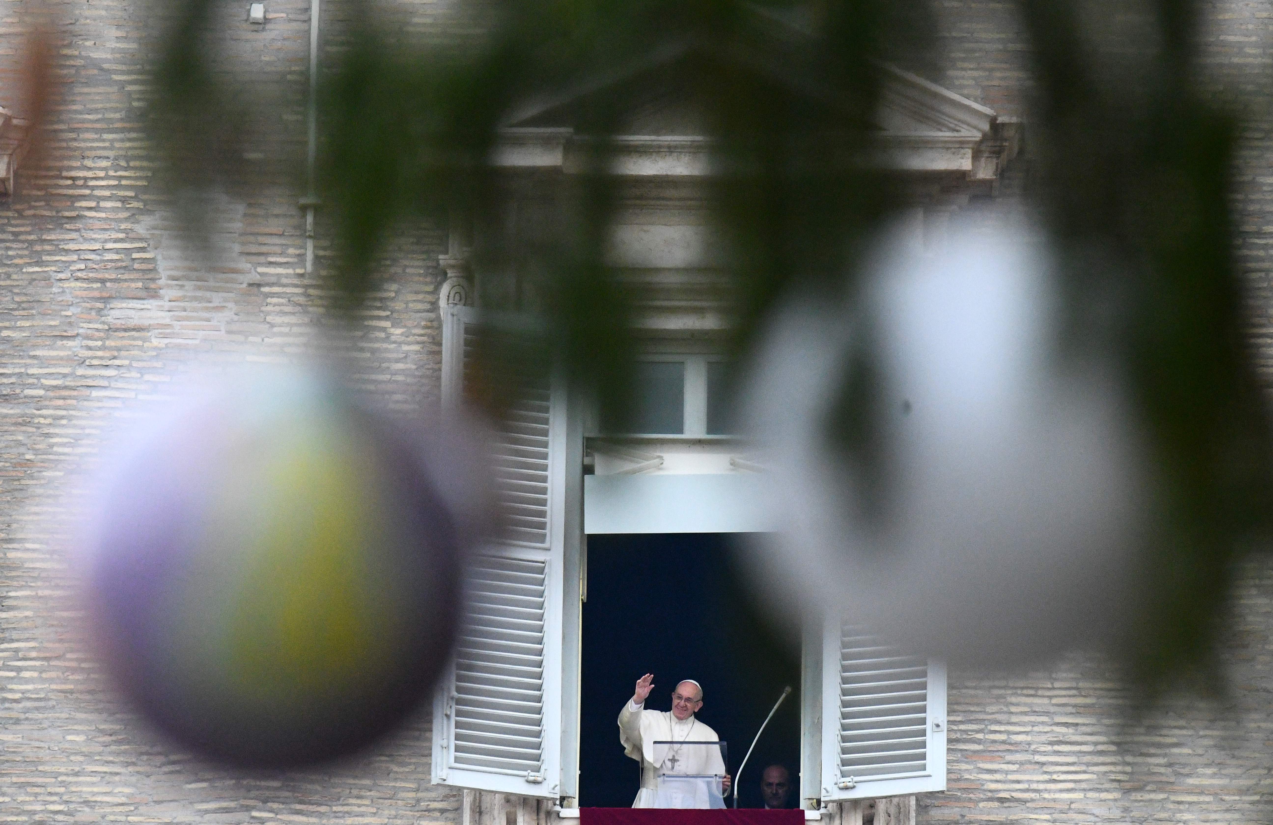 بابا الفاتيكان يصلى بالحجاج فى ساحة القديس بطرس