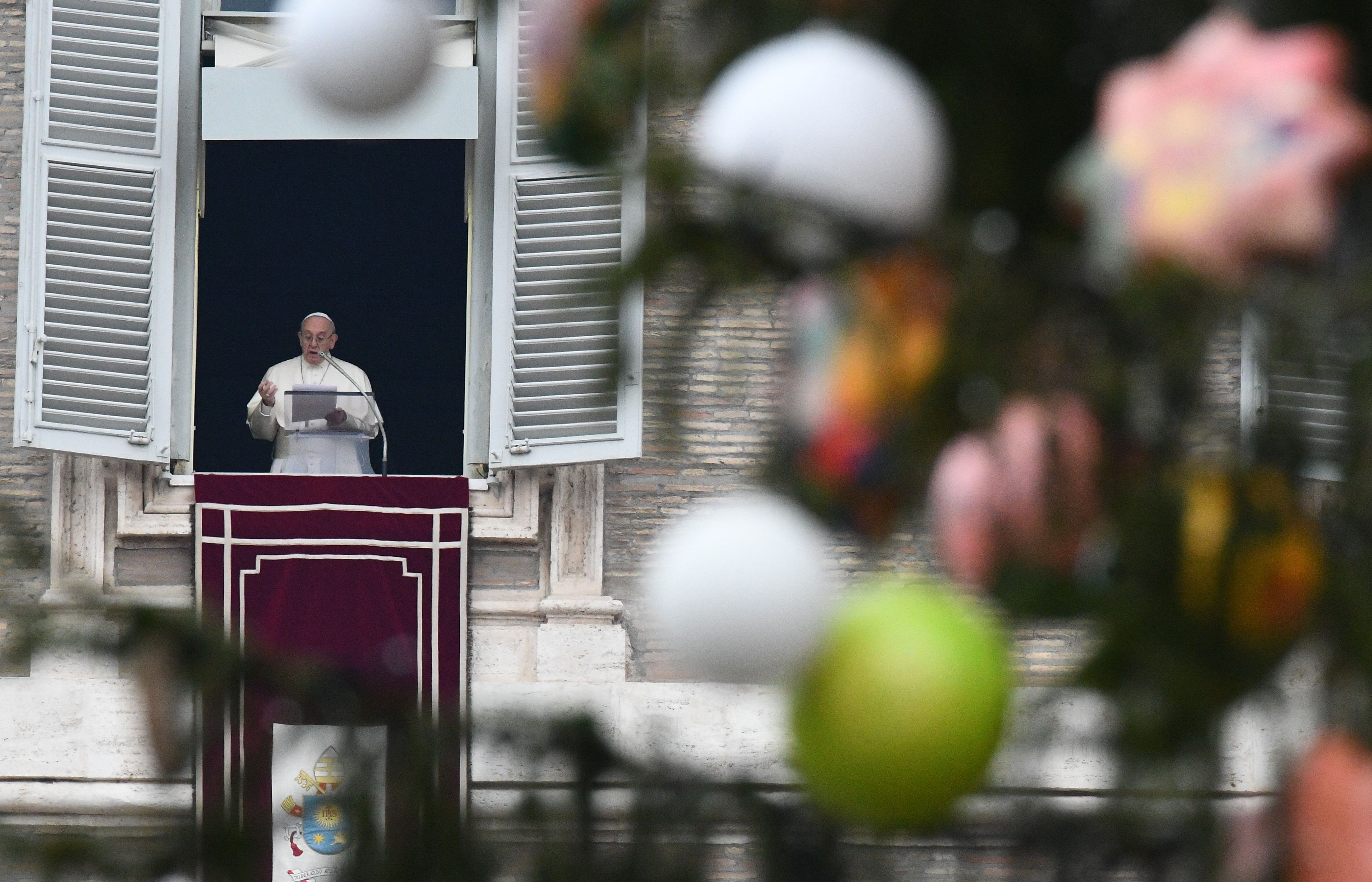 بابا الفاتيكان يلقى عظته على الحجاج بساحة القديس بطرس