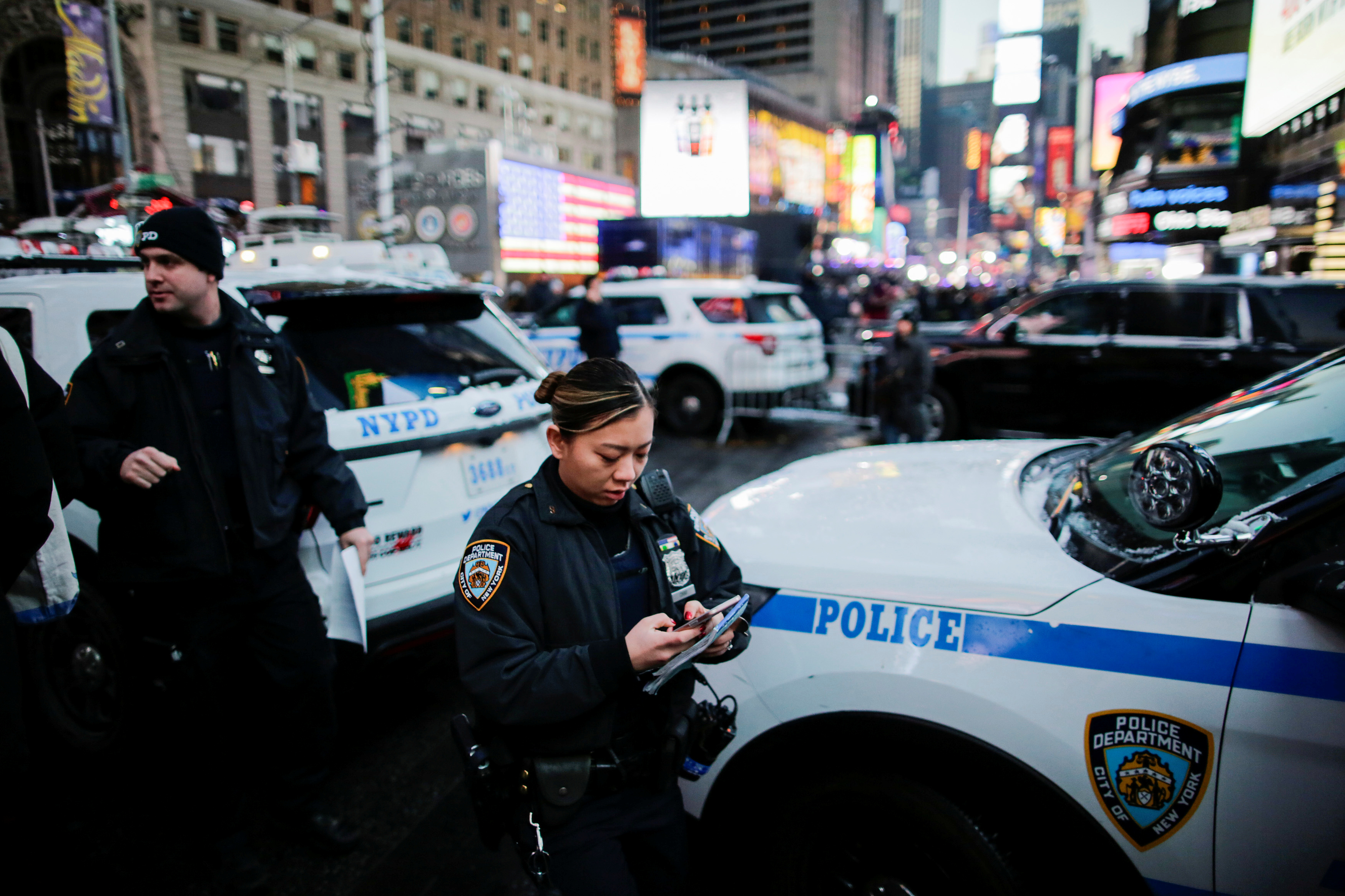تجهيزات شرطة نيويورك استعدادات لاحتفالات عيد الميلاد
