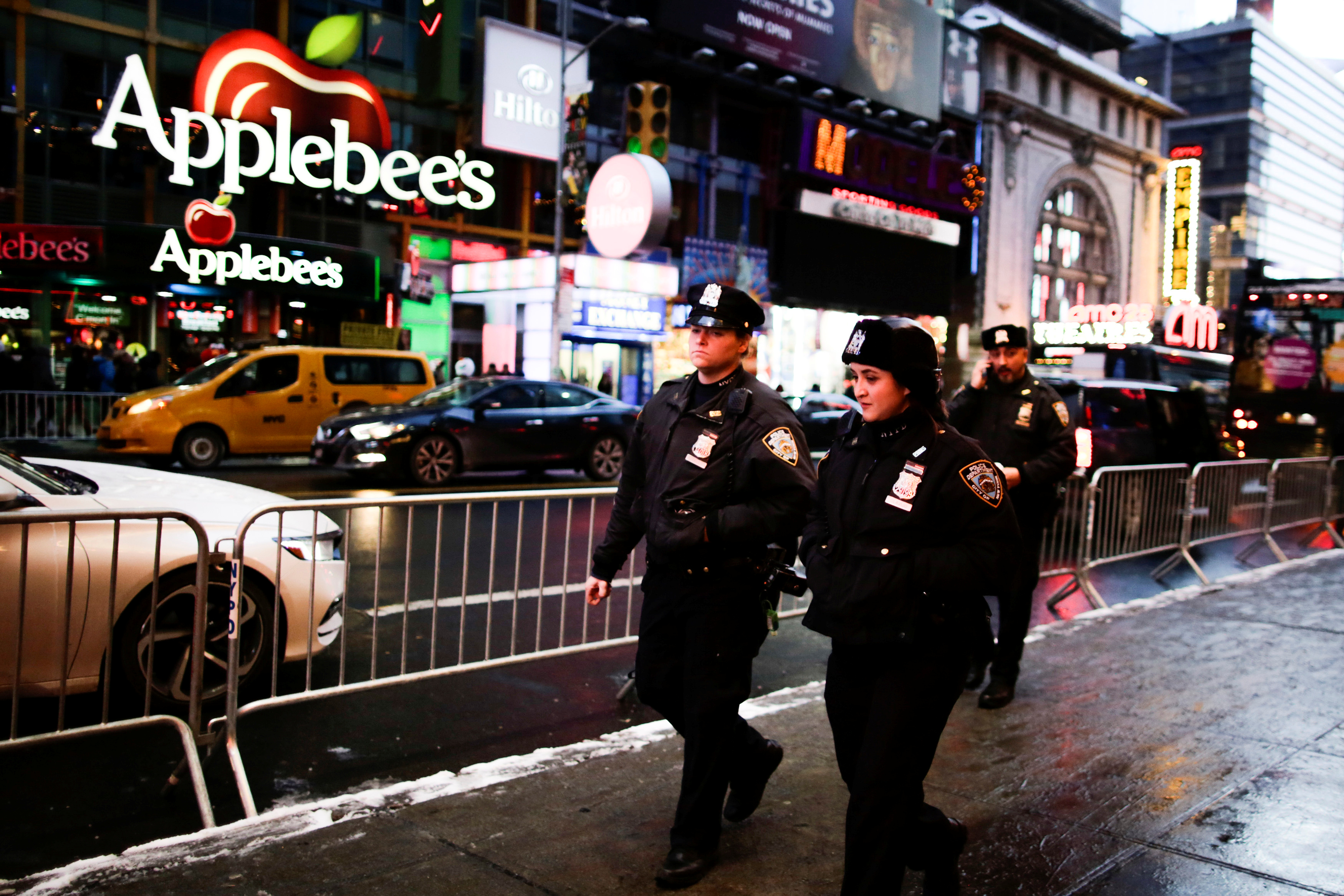 دوريات أمنية فى شوارع مانهاتن قبل احتفالات العام الجديد