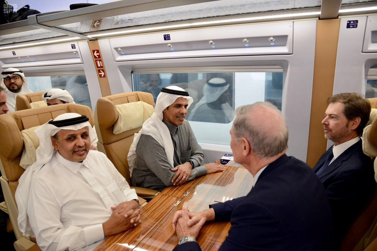 وزير النقل السعودى خلال أول رحلة لقطار الحرمين