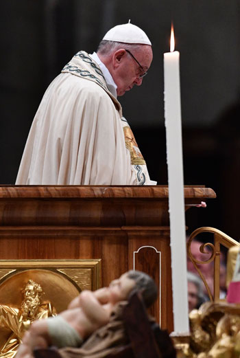 صور البابا فرانسيس يترأس قداس لصالح ضحايا حادث مارمينا بحلوان (7)